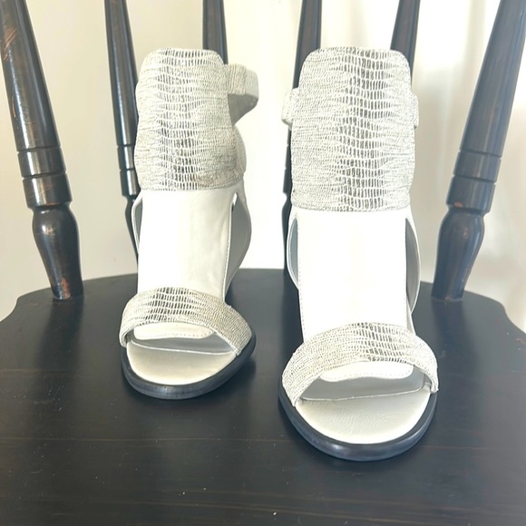 BRAND NEW ~ Camilla Skovgaard Cloud Roller Shoes ~ size 6.5 - Picture 2 of 7